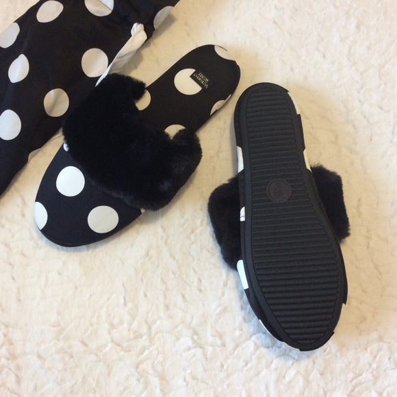VICTORIA’S SECRET SLIPPERS MEDIUM (7-8) - Picture 5 of 5